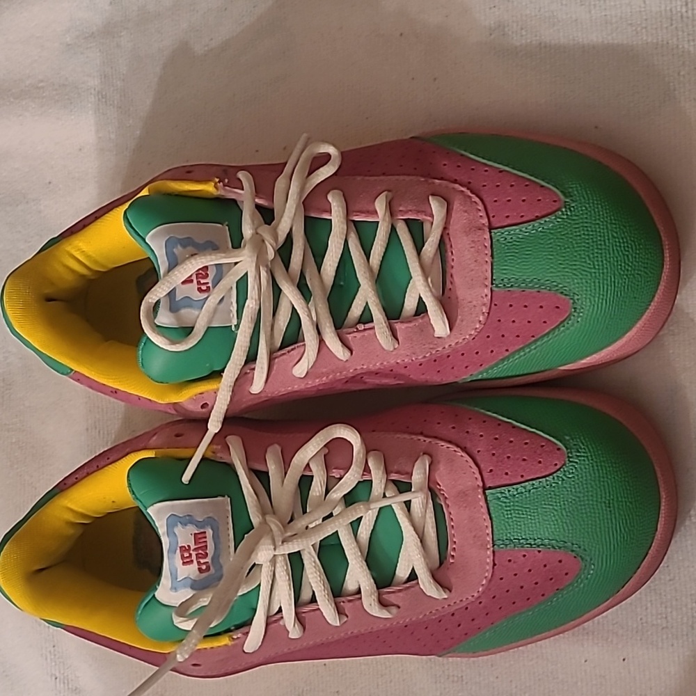 GUC Vintage Farrell Williams pink and green Icecream sneakers size 6